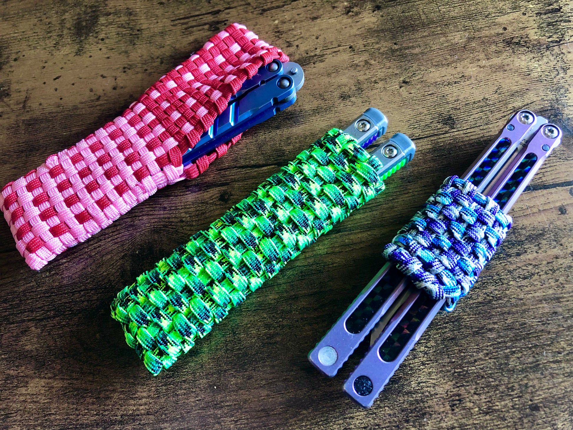 These handmade paracord slips made by @BalisongSlips on Instagram offer a functional way to pocket-carry your favorite EDC balisong while protecting your fingers, your balisong, and everything else in your pocket.