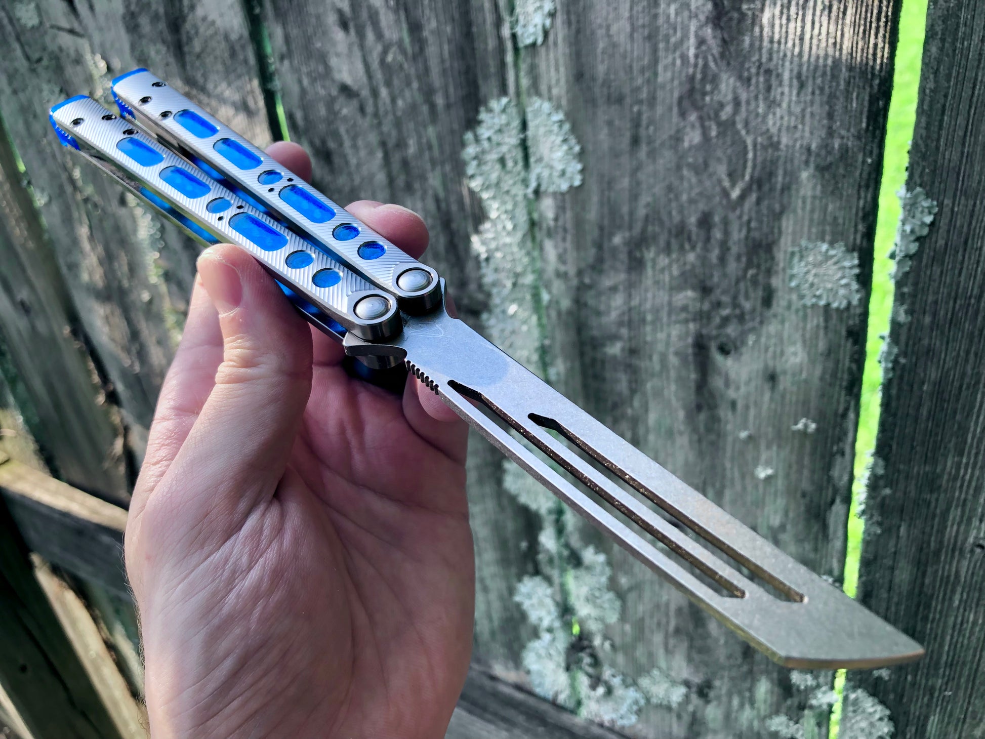 Extend and protect the handles of your Geof Dumas Ex10 and Ex11 balisongs with these Zippy extensions, which offer adjustable balance. Handle inlays modify the grip and sound.