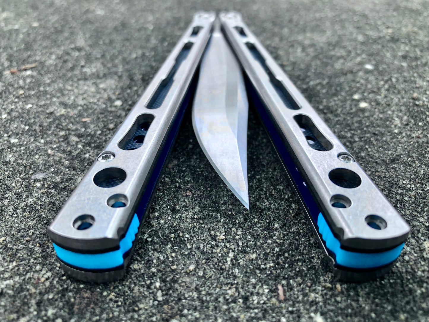 Make your HOM Chimera balisong a more neutral flipper with Zippy spacers: full-length spacers with jimping, or spring-latch spacers that counterweight the safe handle for improved balance.