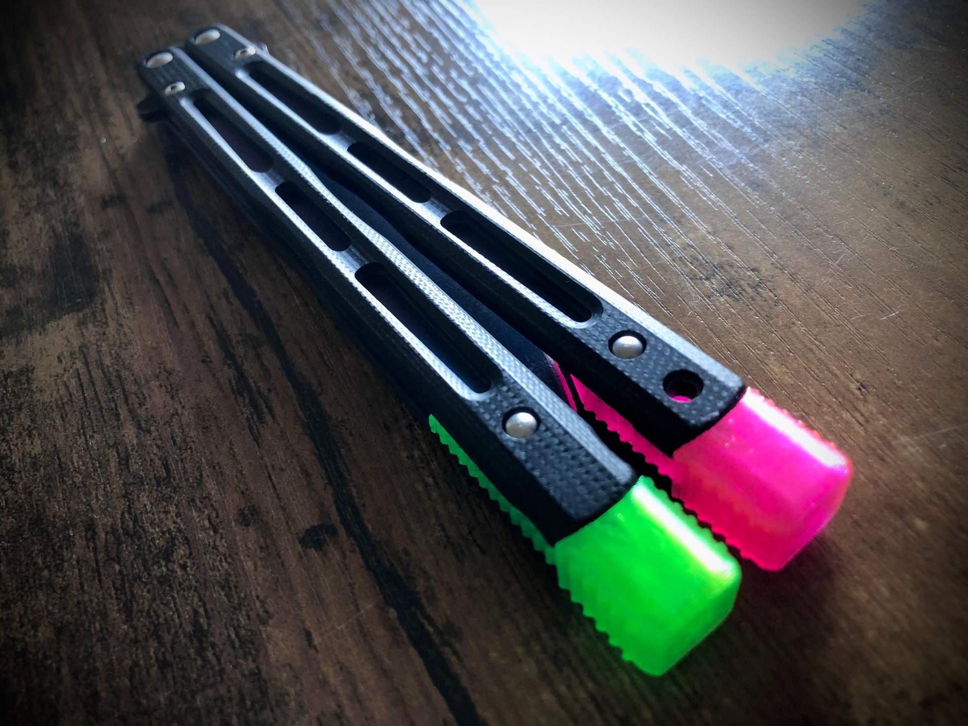 Cousin to Jimpy's discontinued Space Invaders, these Zippy Benchmade 51 spacers are made from a shatter-proof polyurethane with jimping. They extend and protect the handles of the BM 51, and enable adjustable balance with removable tungsten weights.
