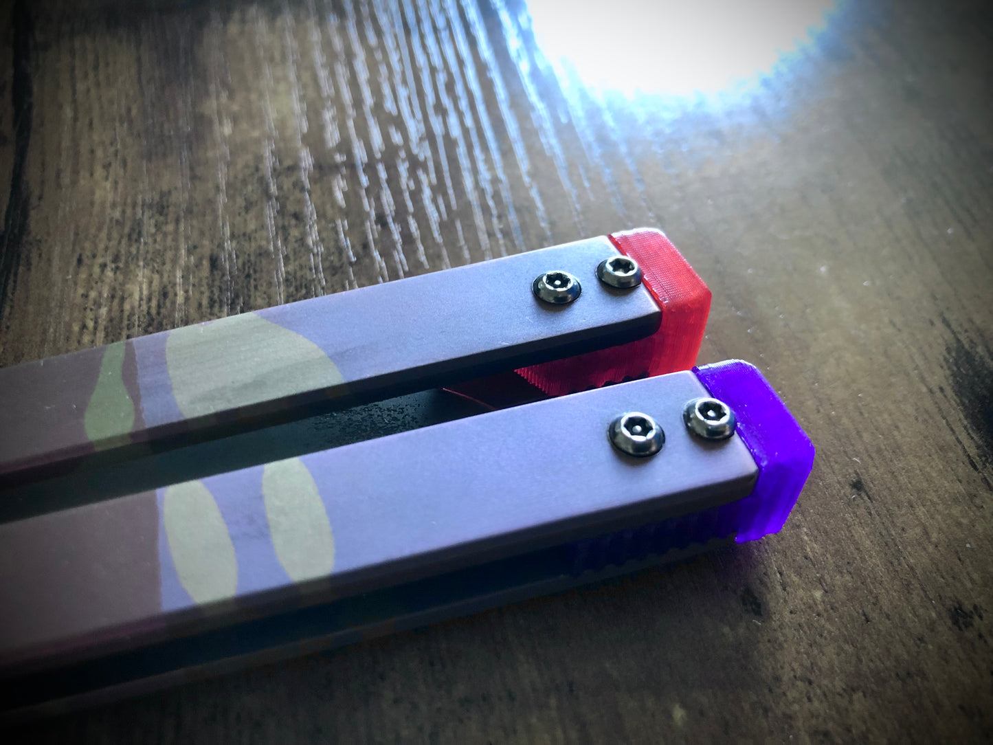 Adjust the balance and protect your Atropos balisong handles from concrete drops with these Zippy spacers for the Atropos Bro and Atropos Spy balisong. Improve your flipping with your Atropos Kirat or Atropos Demon with these extension spacers featuring positive jimping.
